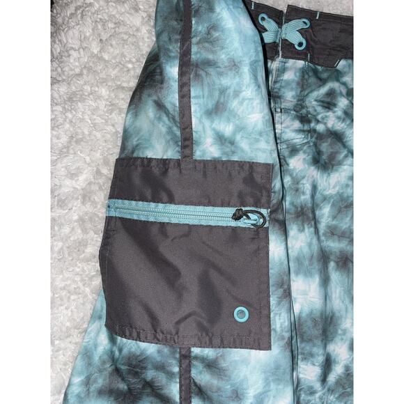 Art Class boys sz. 18 green tie dye design swim trunks ( longer) Grt. pair - Picture 2 of 8